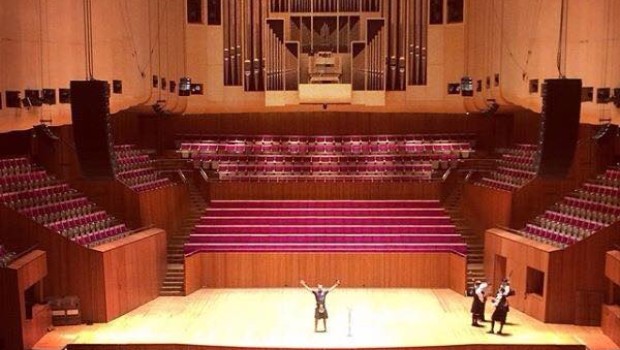 thing-32-sing-flower-scotland-stage-sydney-opera-house