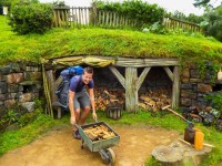 ridiculously-happy-in-hobbiton